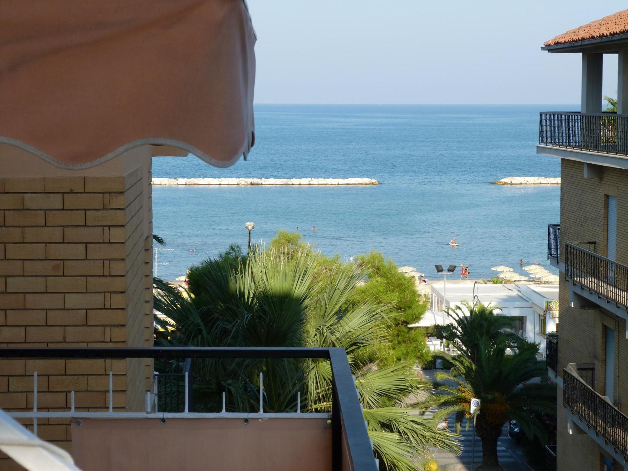 Hotel Bologna San Benedetto del Tronto Bagian luar foto